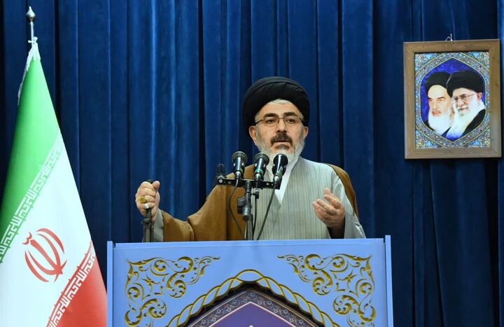 هدف آمریکا و استکبار مهار و تضعیف ایران است