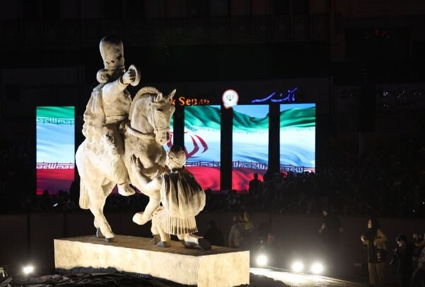 مجسمه «والرین» از میدان انقلاب به مهرآباد می‌رود