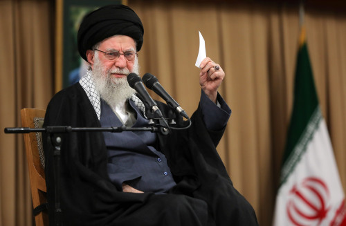 رهبر انقلاب: ملت ایران امروز هویت و همت خود را به رخ جهانیان کشید